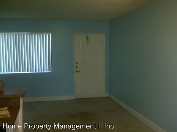 4th image of 1623 Meadows Cir W