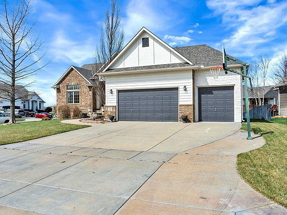 2nd image of 808 E Woodstone Cir
