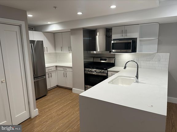 3rd image of 815 King St #3D