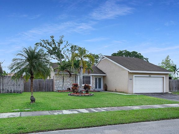 4th image of 1747 N Goldeneye Ln