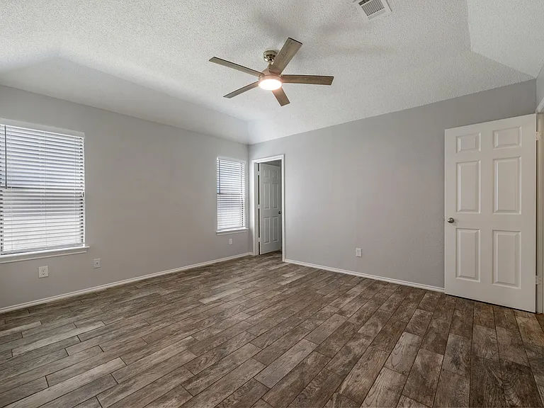 7501 Whistlestop Dr — Photo 14