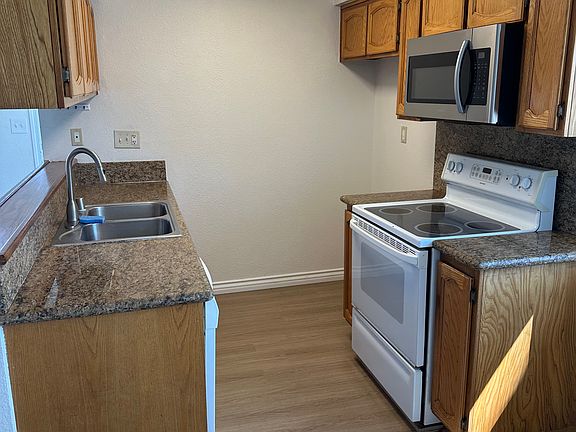 4th image of 2950 Winfield Ave