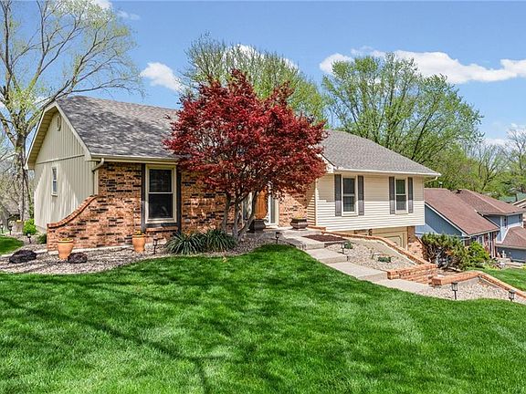 3rd image of 5510 NW Raintree Dr