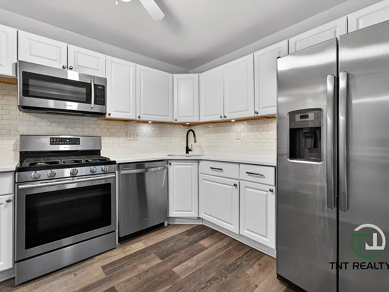 323 Constitution Cir — Photo 2