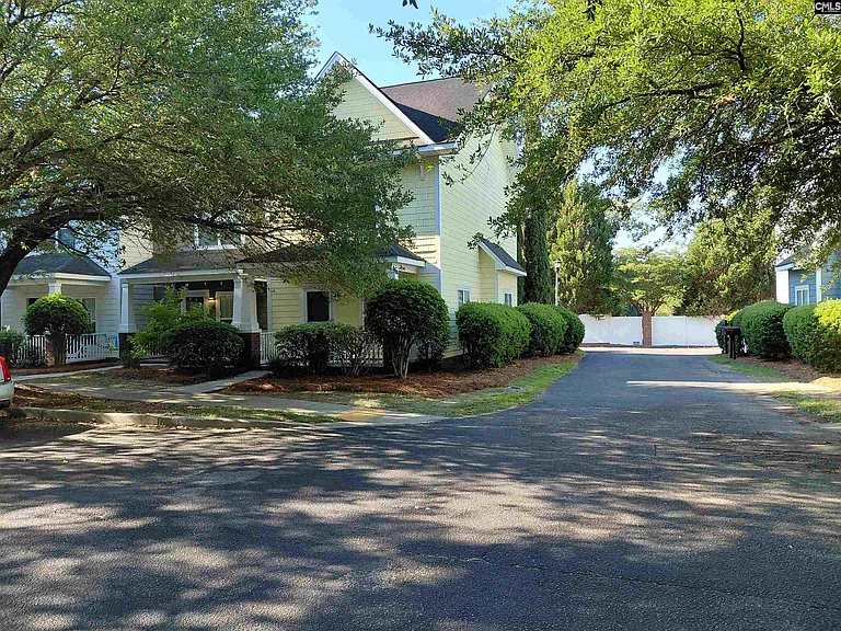 300 Hampton Forest Dr — Photo 34