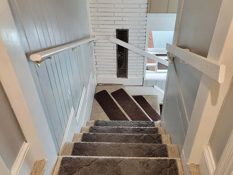 110 Hawthorne Ln — Photo 51