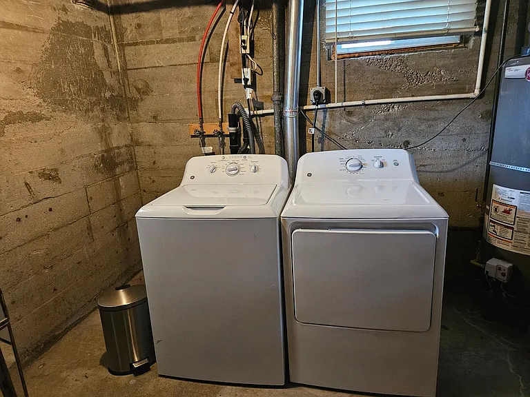 330 E 900 N — Photo 29