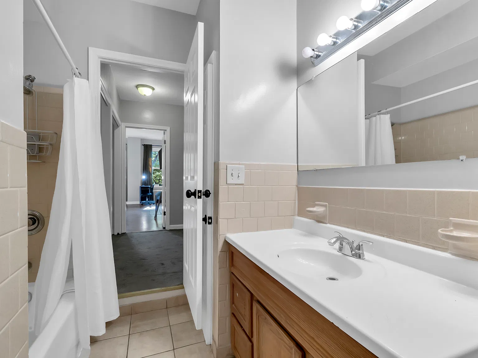 Hopkins Medical Apartment Rentals — Photo 2