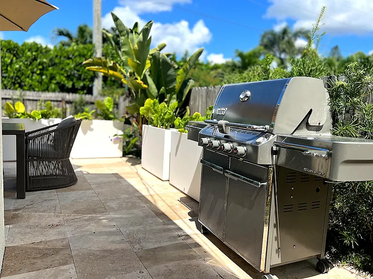 Outdoor Patio/Grill