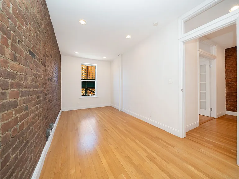3157 Broadway #16 — Photo 5