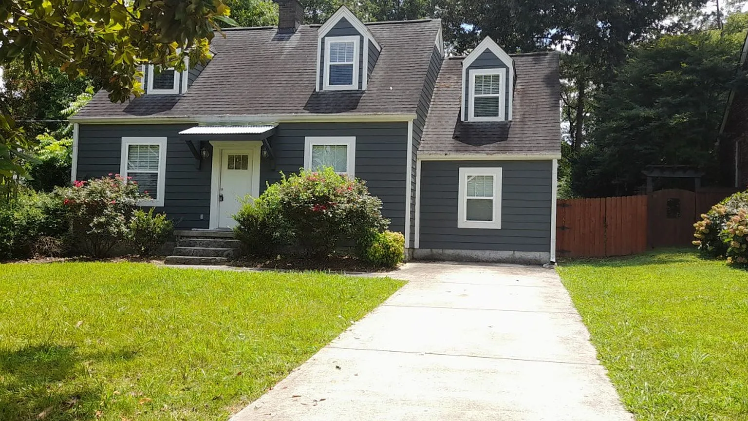 2 Bedroom 2 Bath home with fenced in backyard — Photo 2