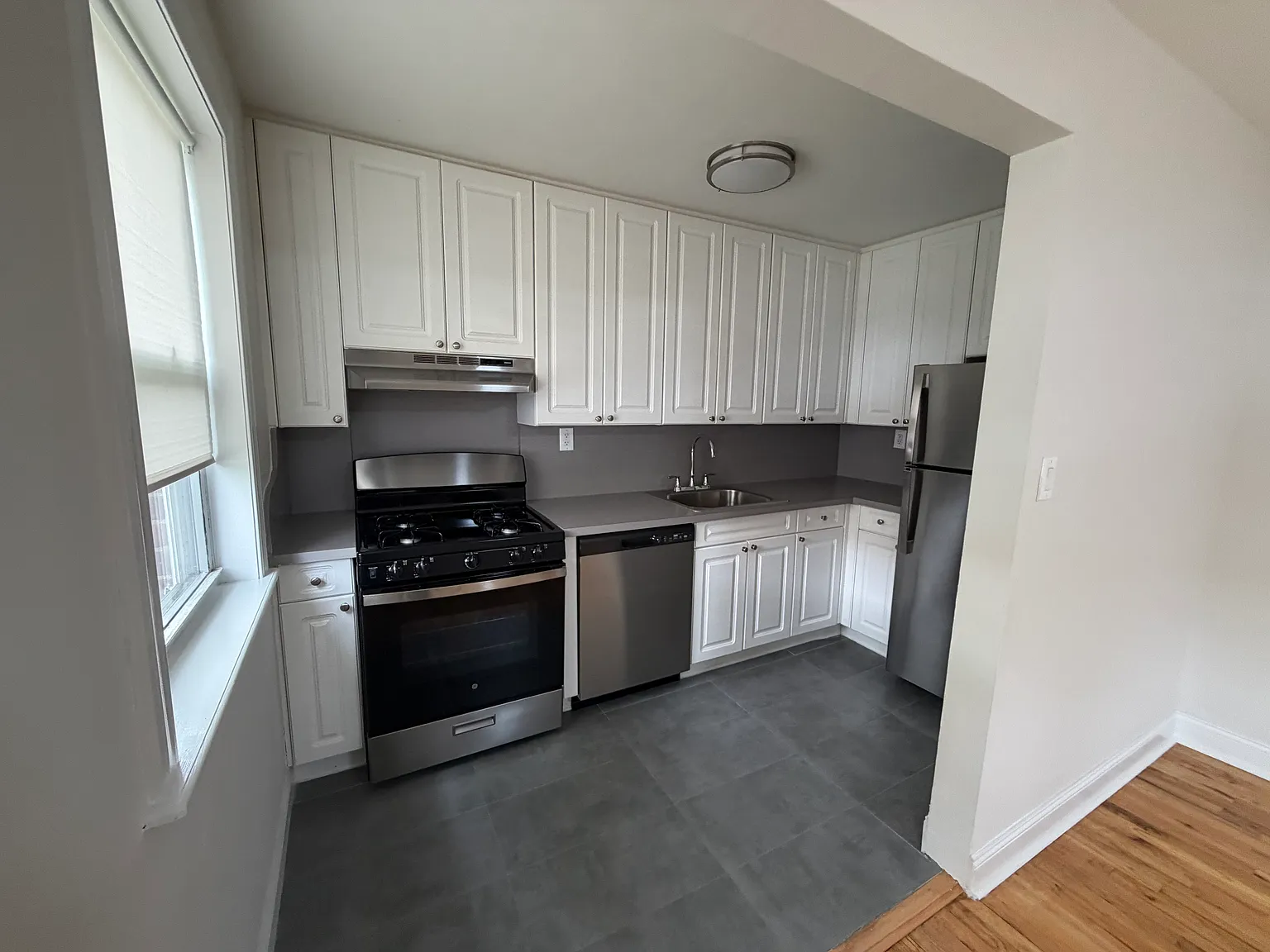223rd Pl, Oakland Gardens — Photo 2