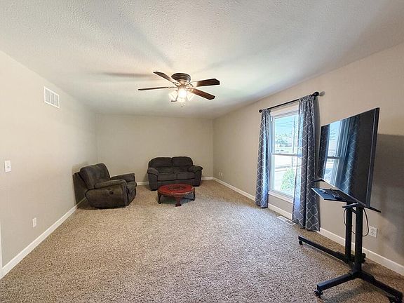 3rd image of 701 Kings Rd