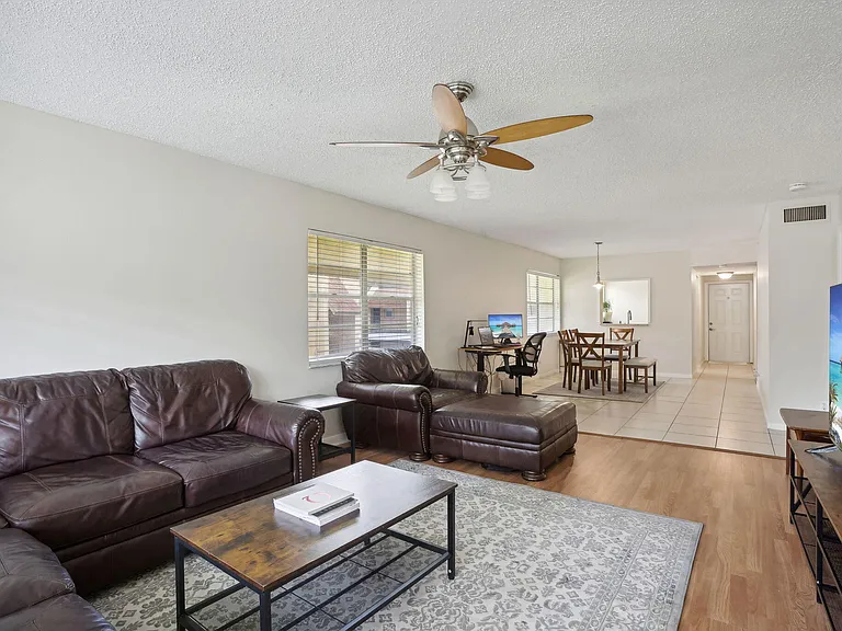 2825 SW 22nd Ave #201 — Photo 9