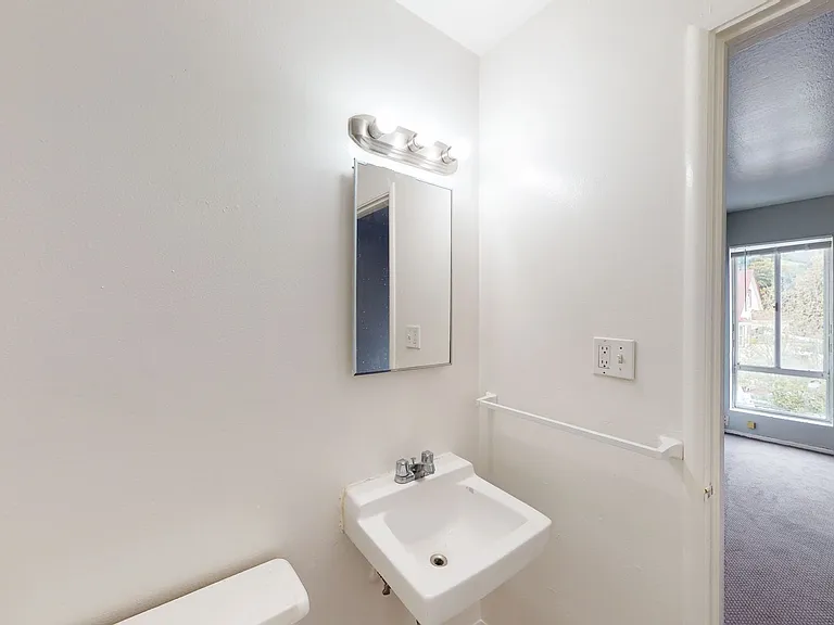 7036 MacArthur Blvd — Photo 49