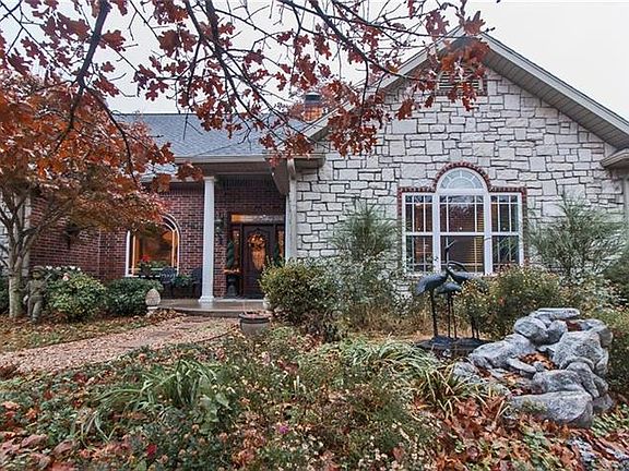 2nd image of 30 Saint Andrews Cir