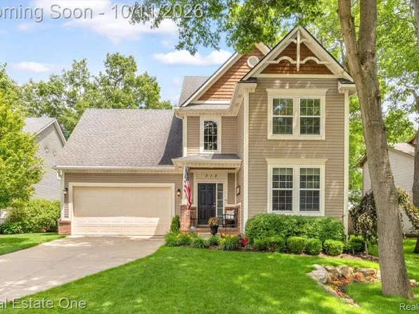 312 Stone Wood Ct, Milford, MI 48381