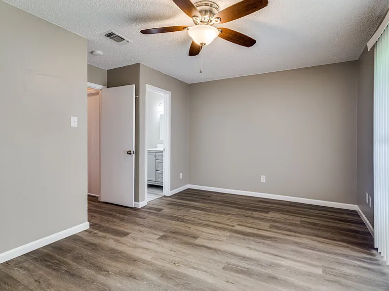 3214 Walton Ave — Photo 8