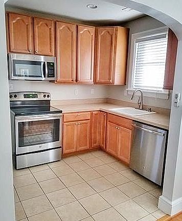 4th image of 1207 W 45th St