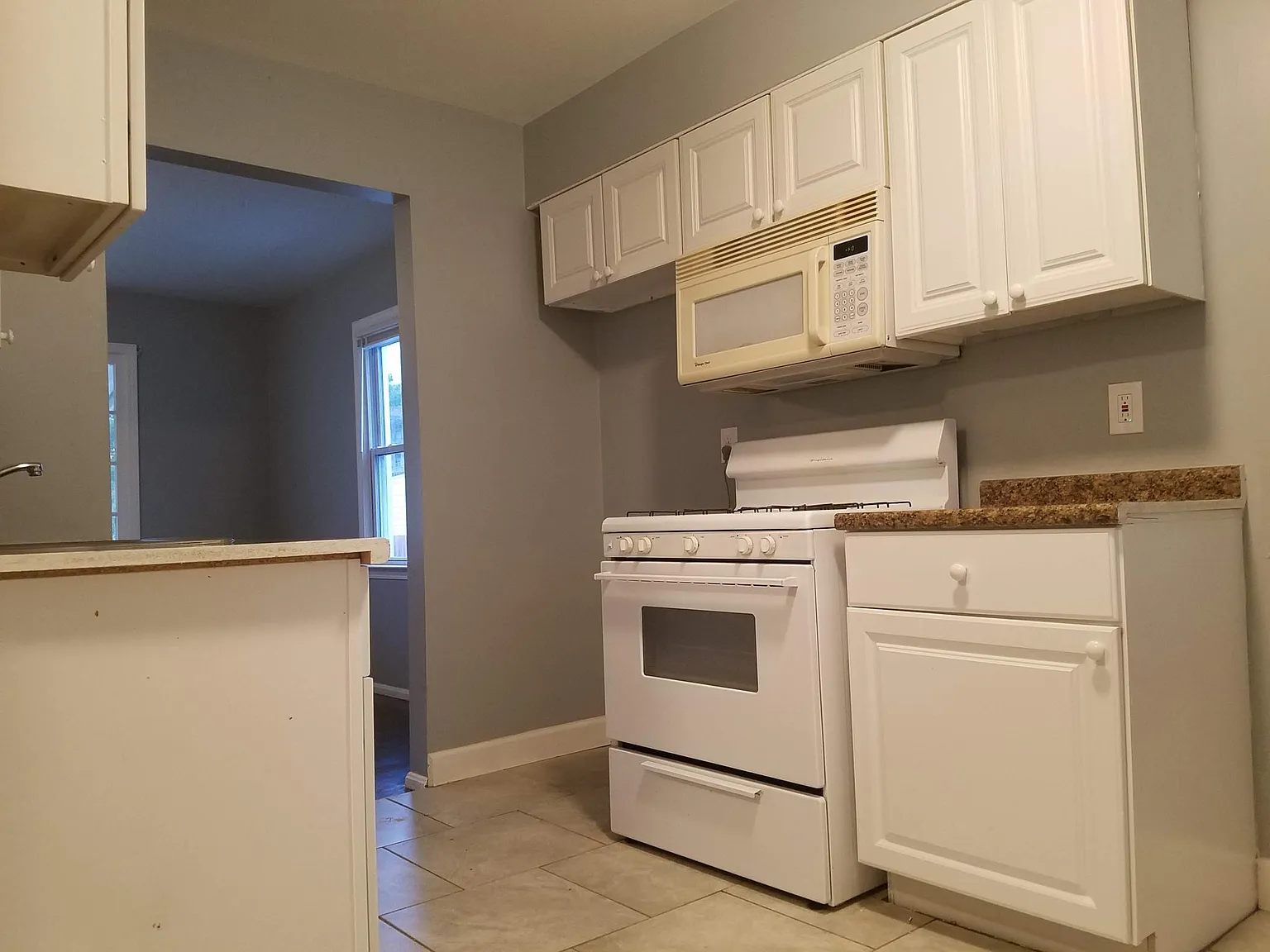 2 bed, 696 sqft, $1,446 — Photo 4