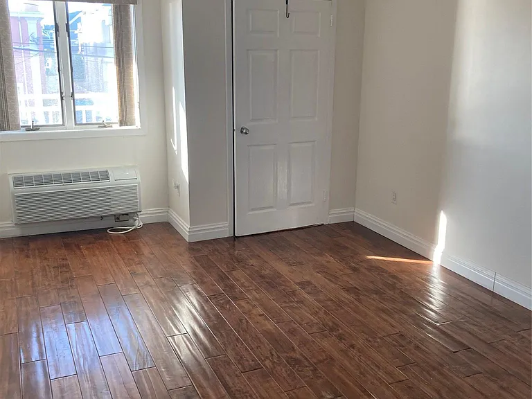 780 W Broadway #2H — Photo 9