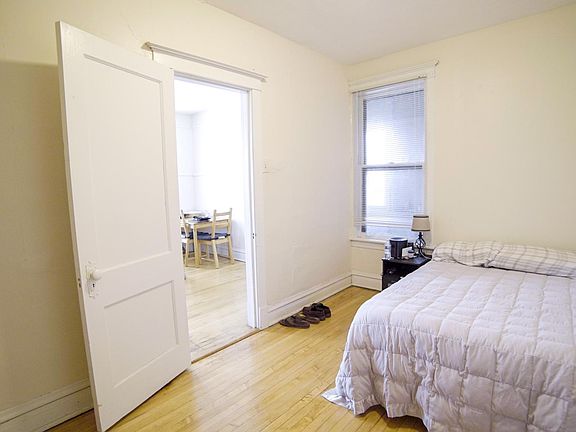 2nd image of 2225 N Hamlin Ave #2