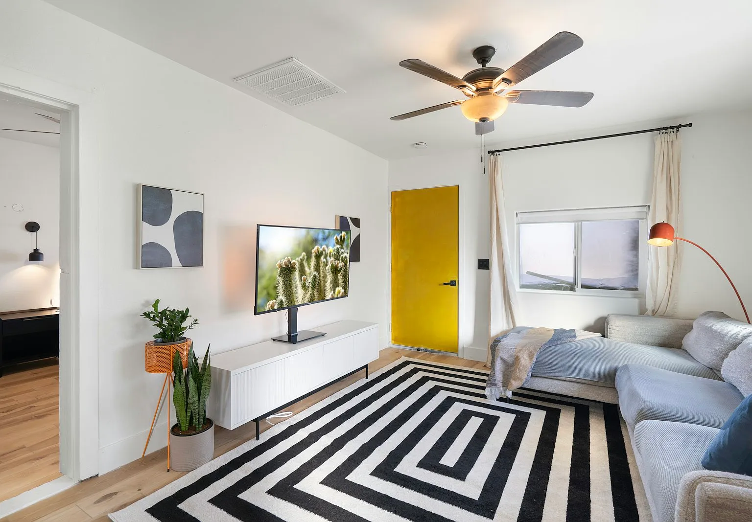 2145 E Sheridan St, Unit B — Photo 2