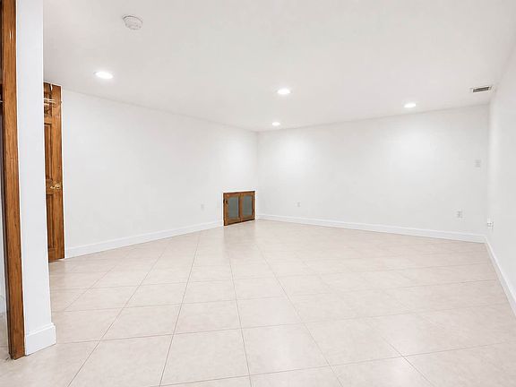 4th image of 153 W 78th St Penthouse B