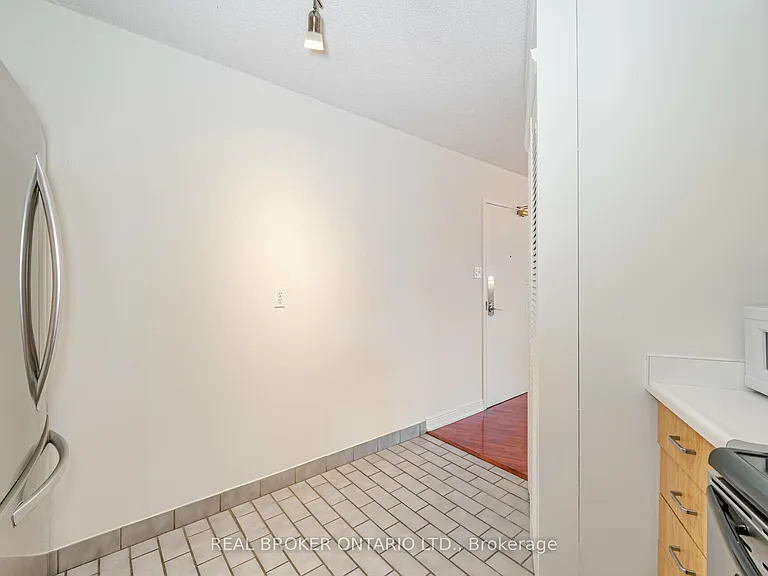 250 Queens Quay W #604 — Photo 19