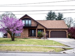 516 W Pearl St, Staunton, IL 62088