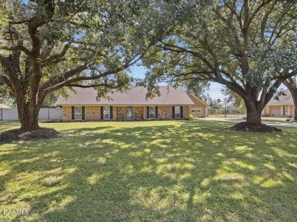 1059 Briar Patch Rd, Broussard, LA 70518