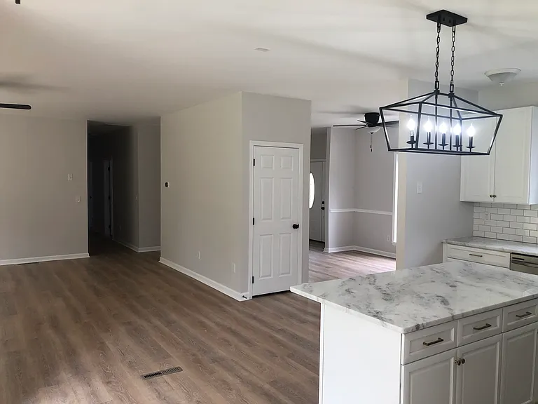 1745 Maple Ave — Photo 10