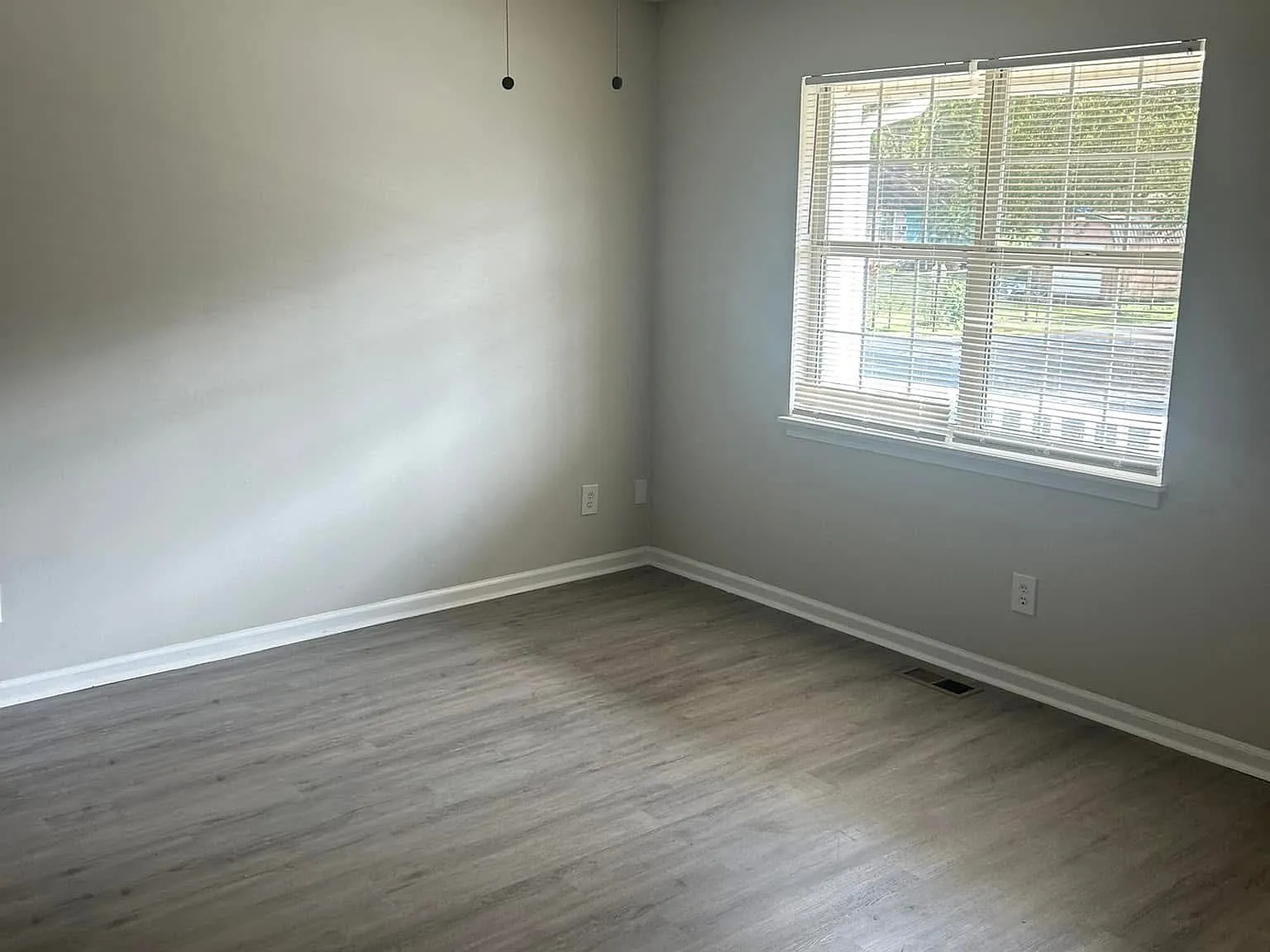 2 bed, 1000 sqft, $995 — Photo 2