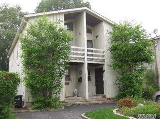 45 Dunwood Rd, Pt Washington, NY 11050