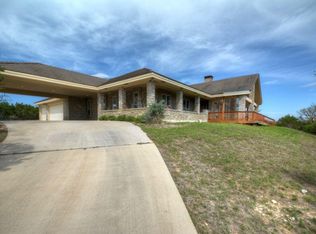 126 Oakcrest Way, Kerrville, TX 78028