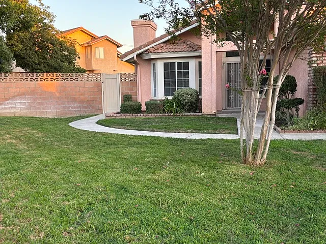 4 bed, 1720 sqft, $2,850 — Photo 2