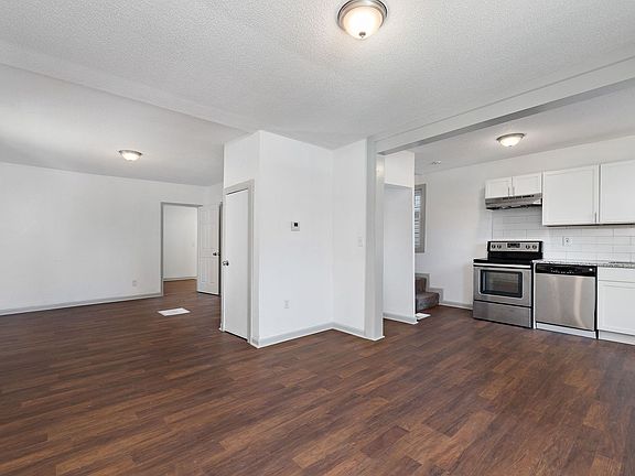 3rd image of 858 Riverview Ave