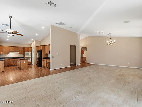 5th image of 2480 E Mayview Dr