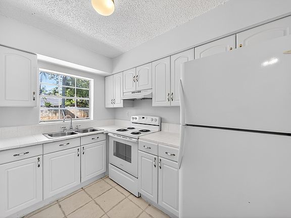 4th image of 121 NW 56th Court #1-2
