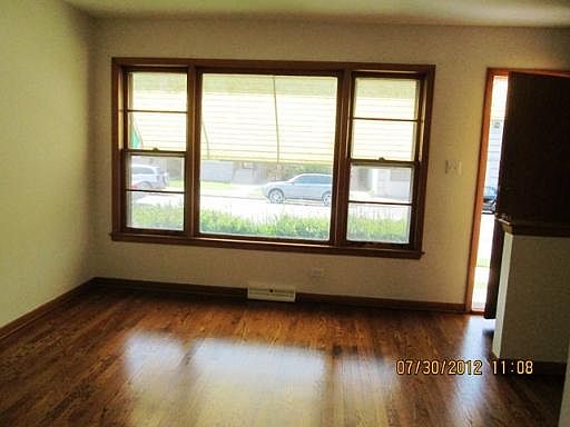 2nd image of 6020 W Montrose Ave