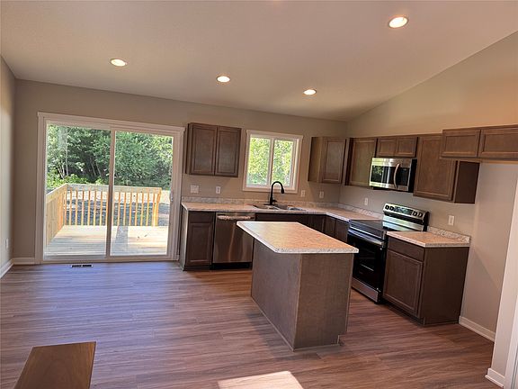 3rd image of 405 NE 43rd Ave