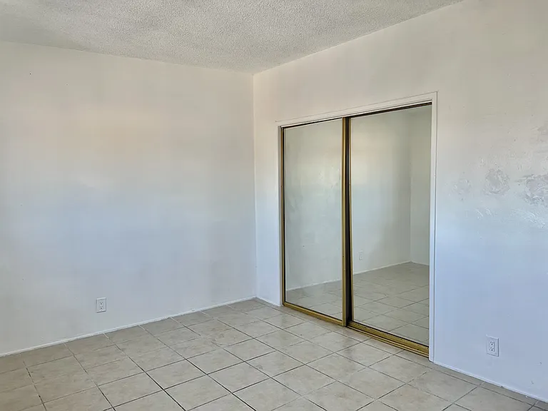 1165 E 59th Pl — Photo 10