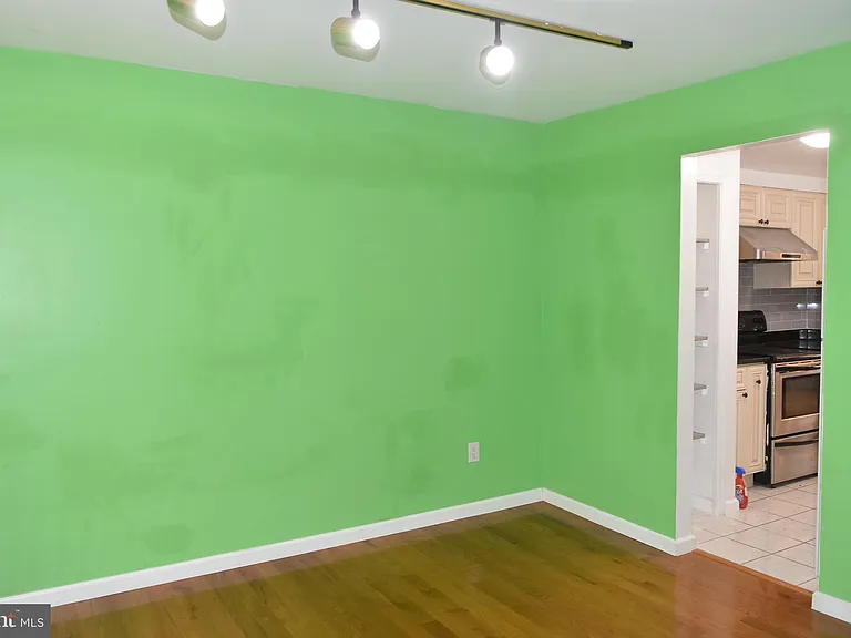 4557 King Edward Ct — Photo 14