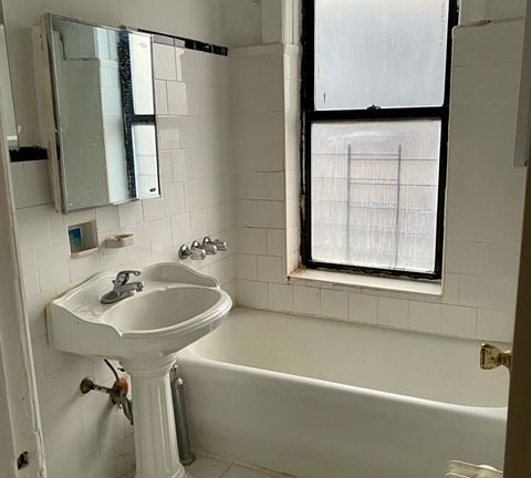 4th image of 32-05 81st St #Dd2