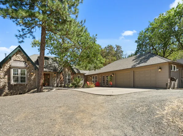 225 Andesite Dr, Jacksonville, OR 97530