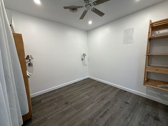 4th image of 101 SE 14th Pl #2