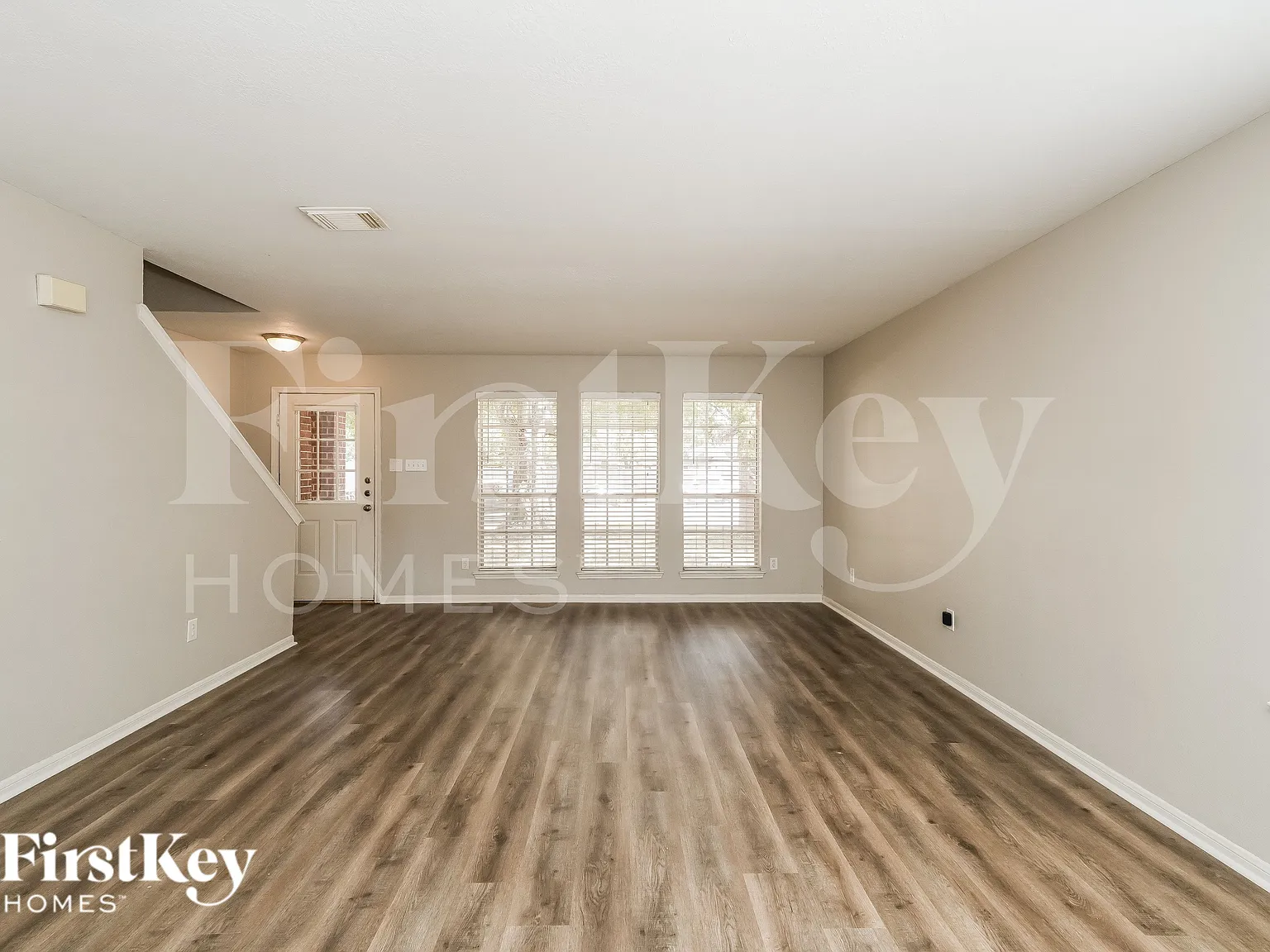 4 bed, 2.5 bath, 2334 sqft, $2,085 — Photo 4