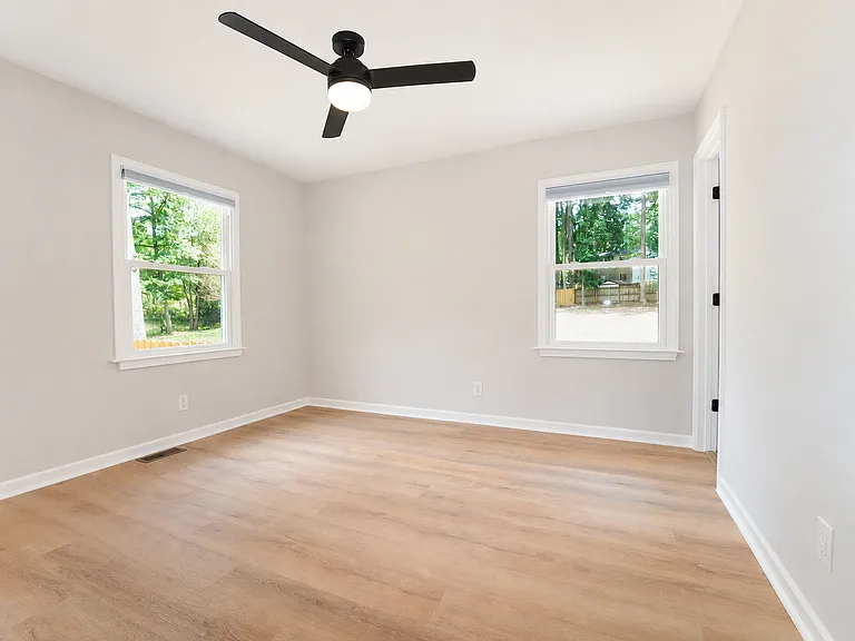 2117 Sierra Dr — Photo 25
