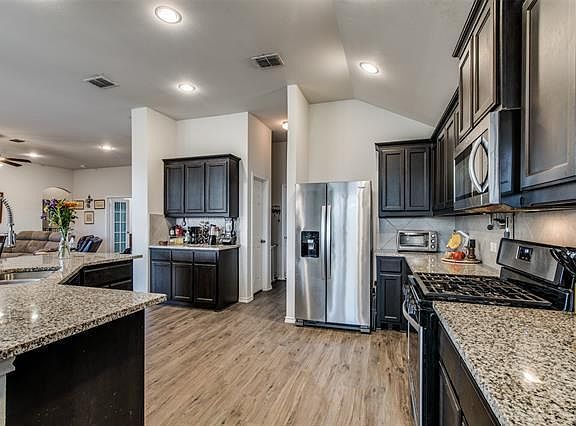 4th image of 2107 Brookside Dr