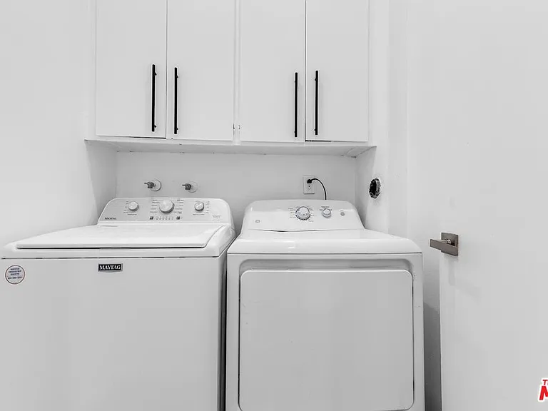 1727 S Bentley Ave #209 — Photo 33